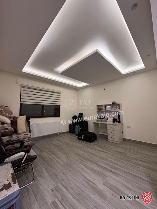 شقة فاخرة طابق ثالث مساحة 235م للبيع في عمان - خلدا