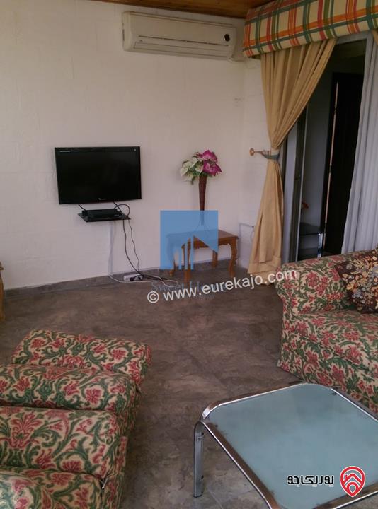 شقة مفروشة فاخرة طابق ثالث 145م مع روف 85م للبيع في عمان - عبدون 