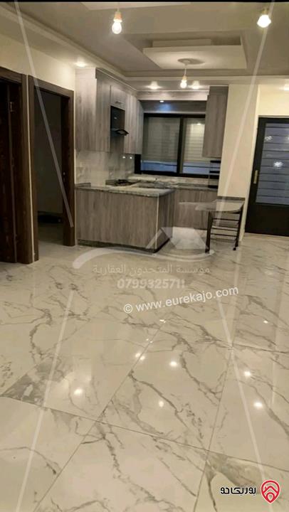 شقة شبه ارضية 90م مع ترس 120م ومدخل خاص فارغة للايجار في عمان - الجندويل