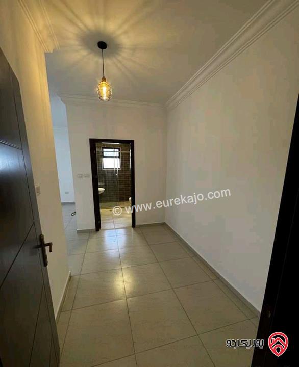 شقة فارغة طابق اول مساحة 200م للإيجار في عمان - البنيات