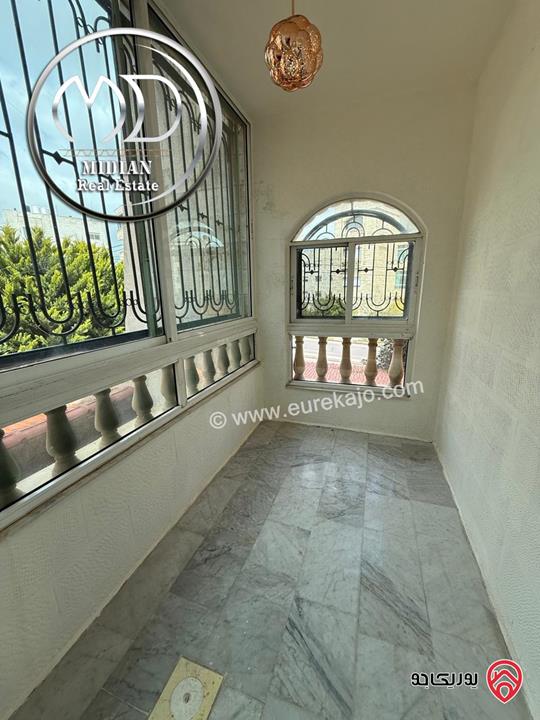 شقة فارغة للايجار في عمان - الرابية مساحة 200م طابق اول تشطيبات سوبر ديلوكس اطلالة جميلة بسعر مميز