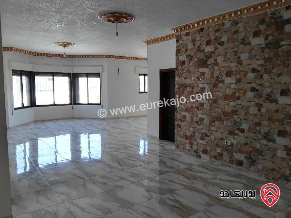 شقة فاخرة فارغة طابق ثاني مساحة 183م للايجار في عمان - تلاع العلي 