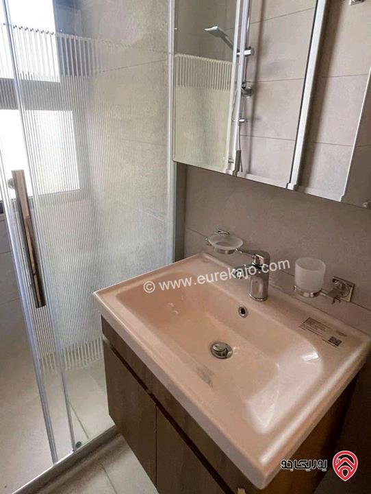 روف فارغ مساحة 160م داخلي و 40م خارجي للإيجار في عمان - ام السماق 