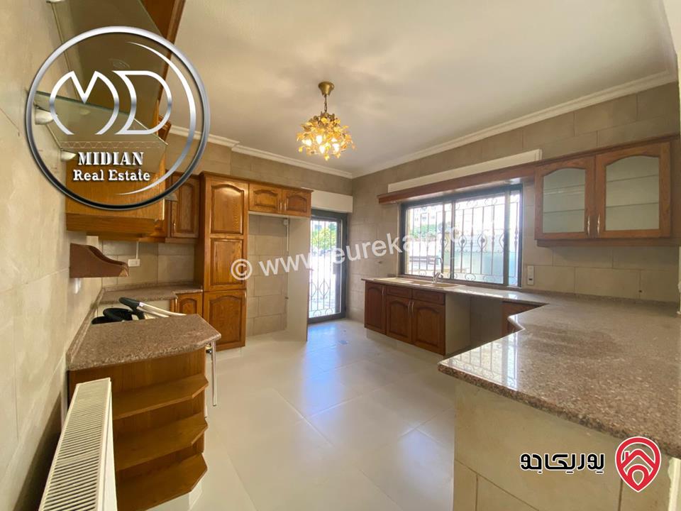 شقة ارضية فارغة للايجار في عمان - خلدا العوجانية مساحة 190م مع ترس و حديقة 120م تشطيبات و ديكورات عصرية فاخرة