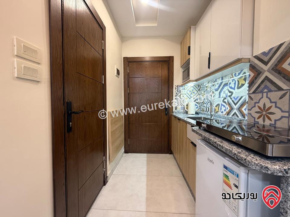 شقة استثمارية 126م فيها 4 استديوهات بحمام و مطبخ لكل استديو للبيع في عمان - الجبيهة جانب الجامعة الاردنية  