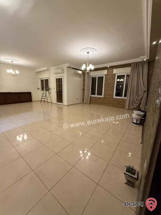 شقة مساحة 170م طابق ثاني مع مصعد عمارة هادئة عائلات للإيجار  في عمان - دير غبار