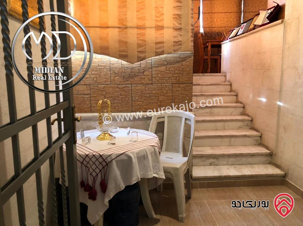 شقة شبه ارضي مفروشة للايجار في عمان - ضاحية الرشيد مساحة 180م مع ترس 60م تشطيبات و فرش سوبر ديلوكس