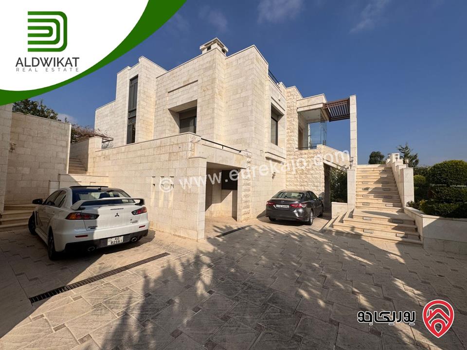 فيلا مساحة الارض 1600م ومساحة البناء 1100م مساحة الحديقة 400م للبيع في السلط - منطقة السرو 