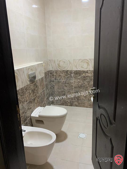 شقة تسوية طابقية مساحة 270م داخلي و 50م خارجي للإيجار في عمان - دير غبار