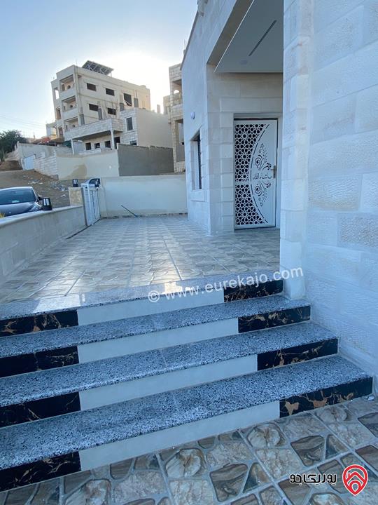 منزل مساحة 170م على أرض 300م للبيع في الزرقاء الجديدة البتراوي