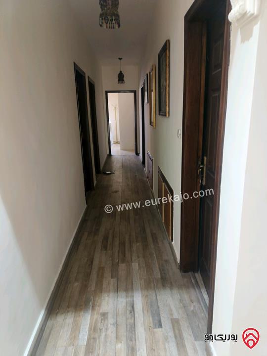 شقة طابق أرضي مساحة 173م مع ترس 60م مفروشة للبيع في عمان - الرابية