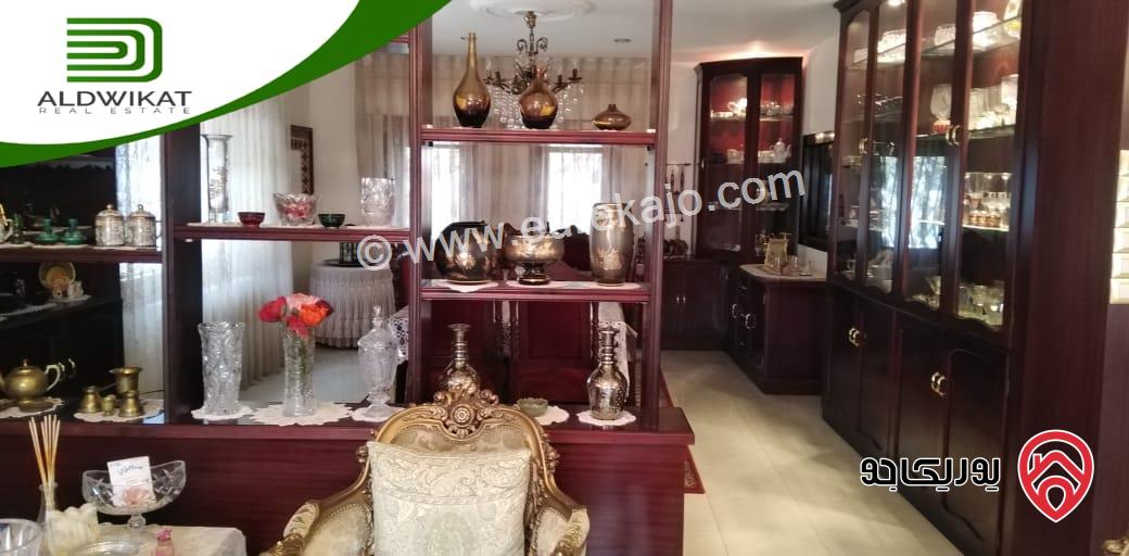 فيلا مستقلة مساحة البناء 950م ومساحة الارض 2338م ومساحة الحديقة 1500م للبيع في ماحص