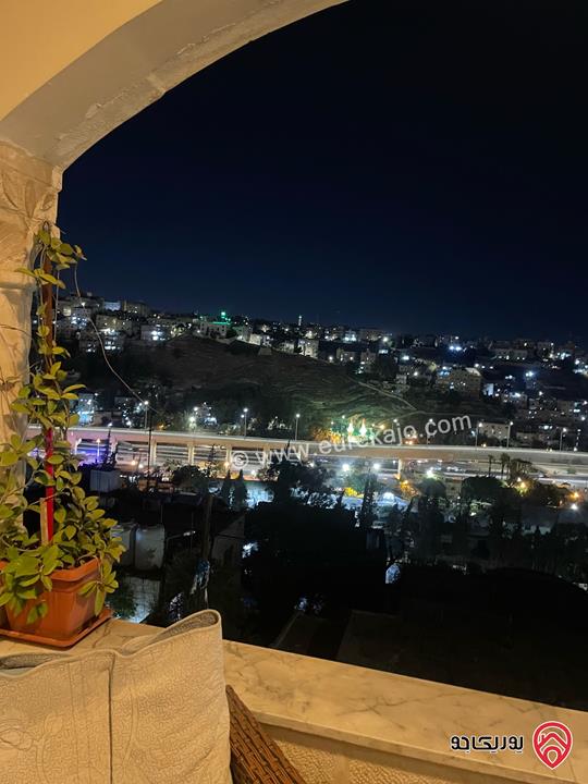 منزل مكون من طابقين على ارض 304م للبيع في عمان - ماركا الشمالية 