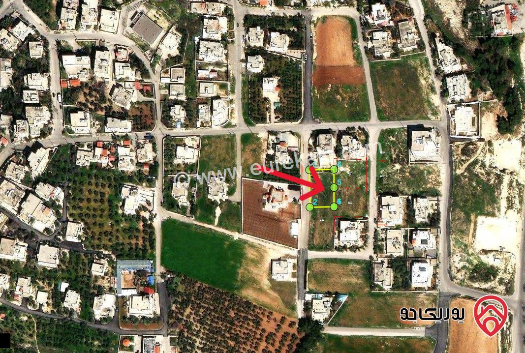 قطعة ارض مساحة 961م للبيع في عمان - من اجمل اراضي ناعور واجهة على الشارع تصلح لبناء فيلاتين متلاصقتين منطقة سكنية راقية