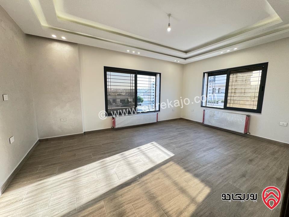 شقة سوبر ديلوكس طابقية طابق اول مساحة 325م للبيع في عمان - الجبيهة حي المنصور