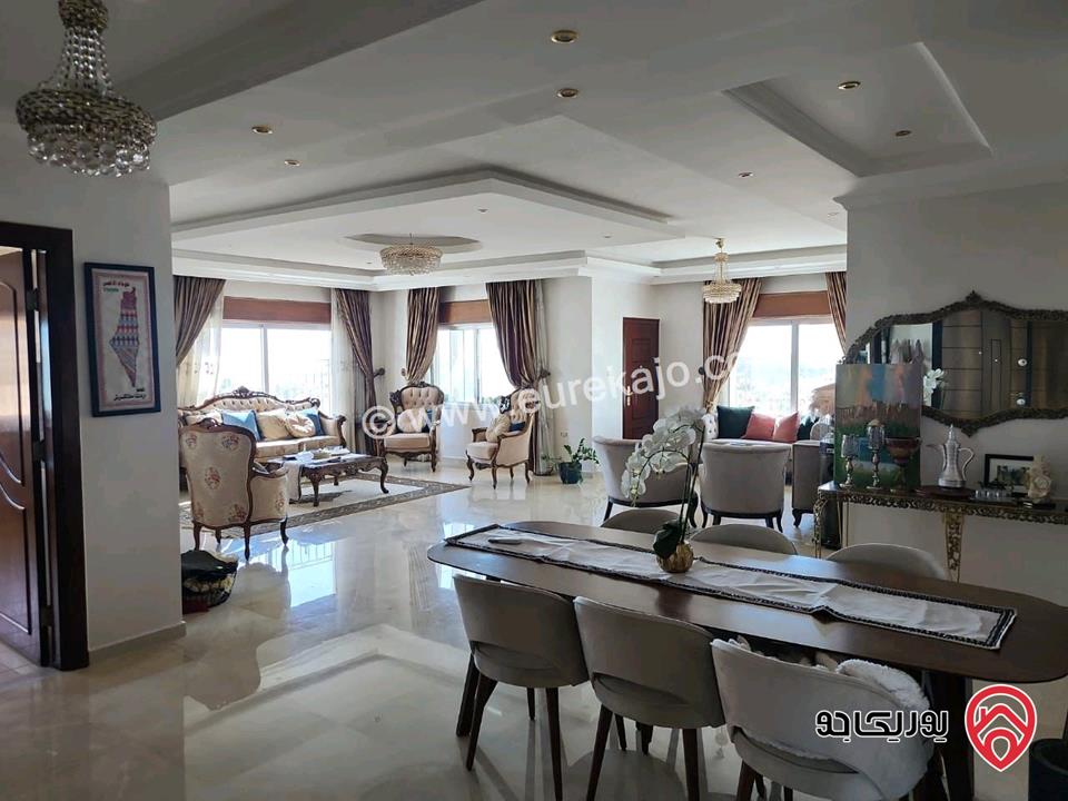 شقة طابقية مع روف المساحة الكلية 490م للبيع في عمان - خلدا مطلة على دابوق