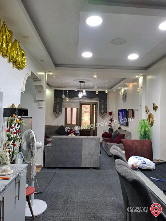 شقة طابق شبه ارضي مساحة 143م داخلي و 50م خارجي للبيع في عمان - أم نوارة