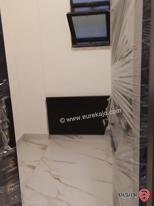 شقة طابق ثالث مساحة 244م للبيع في عمان - الرابية