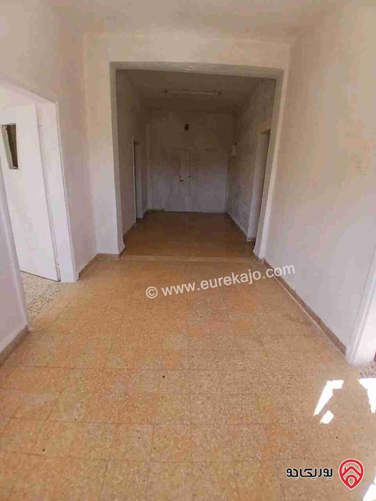 شقة مساحة 110م طابق تسوية للبيع في عمان - جبل التاج إشارات حي ام تينة والتاج شارع السيراوية 