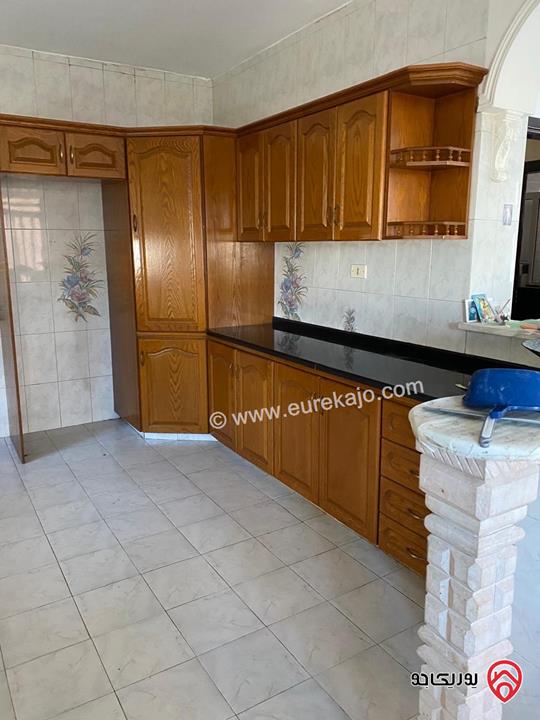 فيلا طابقين مساحة 400م على ارض 824م للبيع في الزرقاء الجديدة