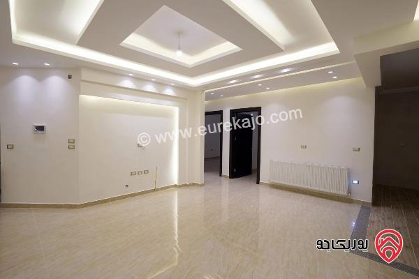 شقة طابق أرضي مساحة 175م مع ترس للبيع في عمان - طريق المطار قرب جامعة البترا 