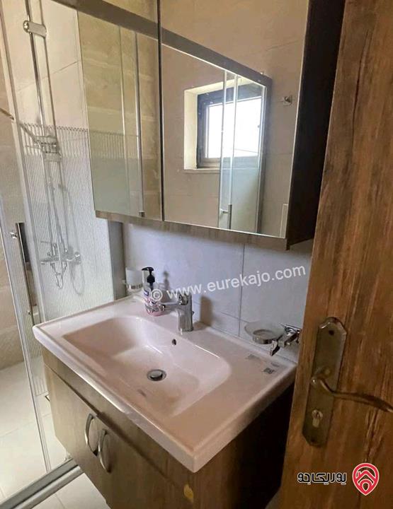 روف فارغ مساحة 160م داخلي و 40م خارجي للإيجار في عمان - ام السماق 