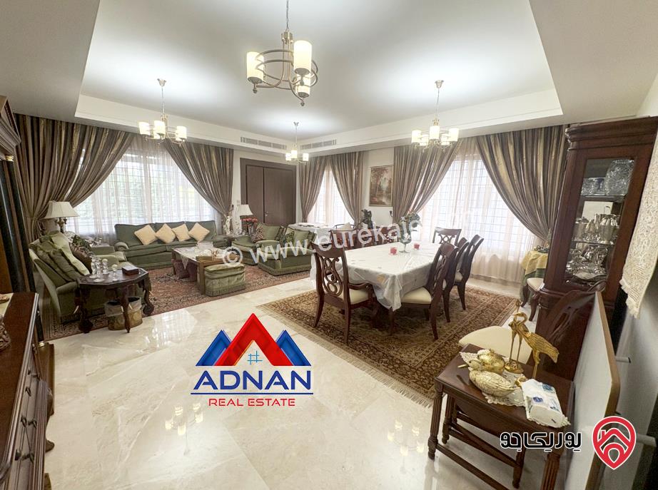 شقة ارضية مميزة مساحة 210م داخلي مع تراس 60م ومدخل و كراج خاص للبيع في عمان - عبدون