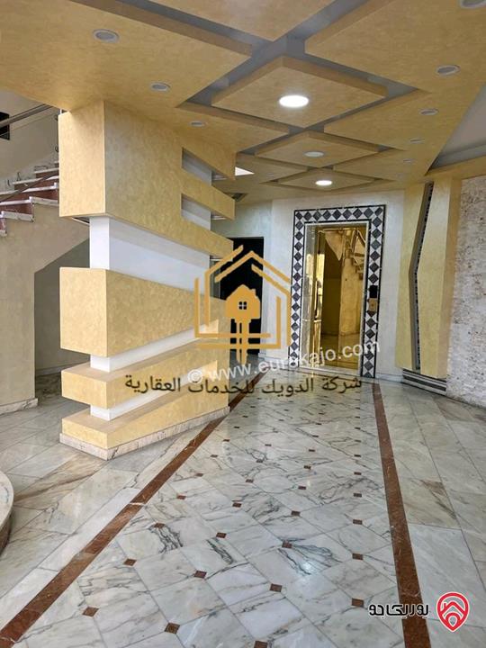 شقة فارغة طابق ارضي مساحة 150م مع ترس 150م للإيجار في عمان - خلدا 