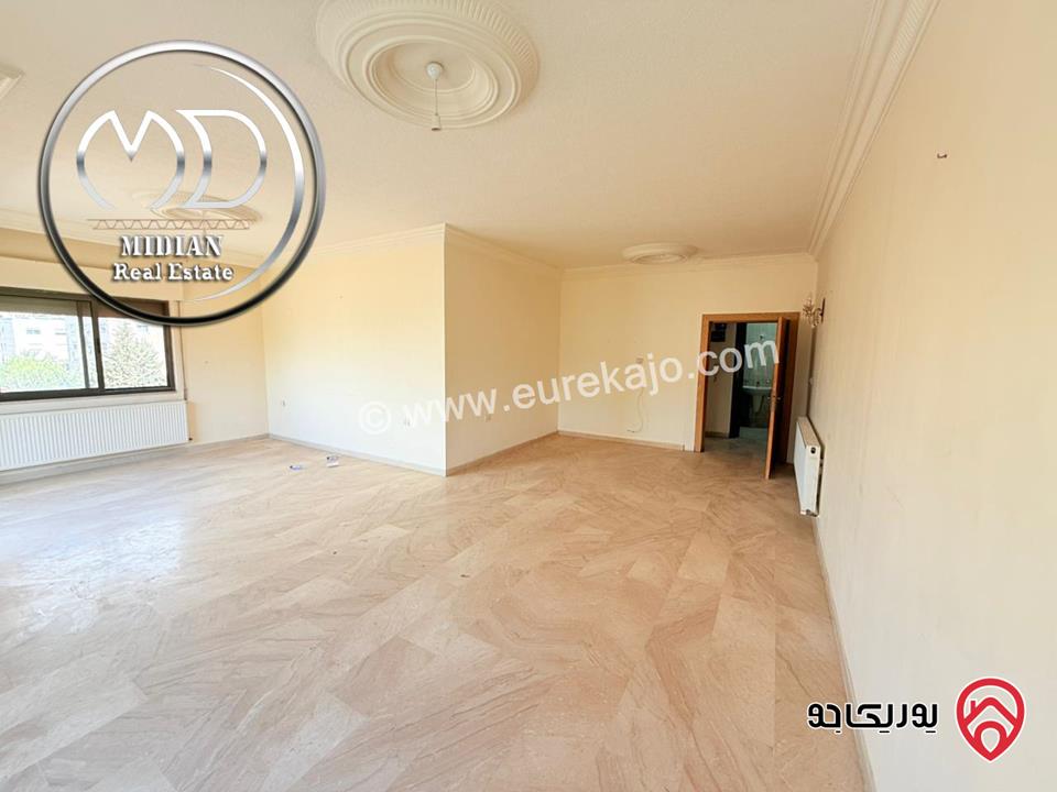 شقة فارغة للايجار في عمان - خلدا مقابل المعارف مساحة 230م 4 نوم طابق ثاني تشطيبات سوبر ديلوكس بسعر مميز