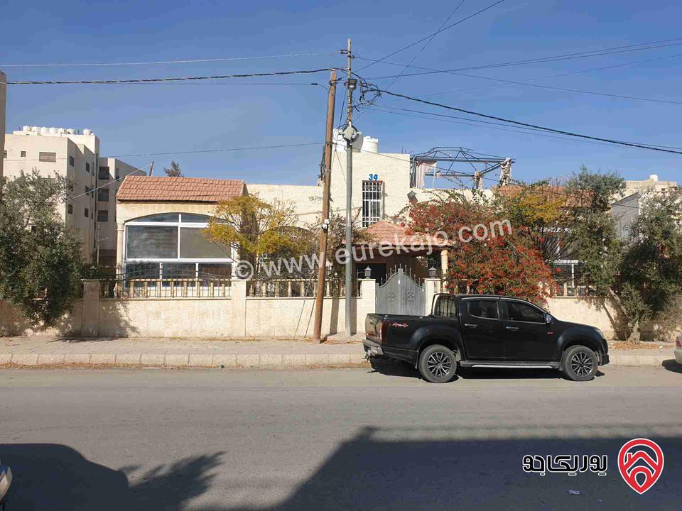 منزل مساحة 250م على أرض 1100م للبيع في الزرقاء الجديدة - شارع الفلاتر 