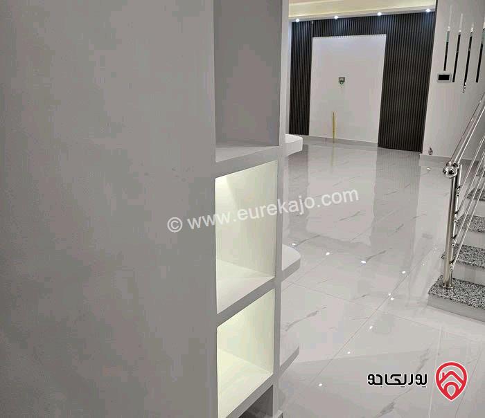 شقة دوبلكس طابق أول مع روف مساحة 210م للايجار في عمان - الفحيص