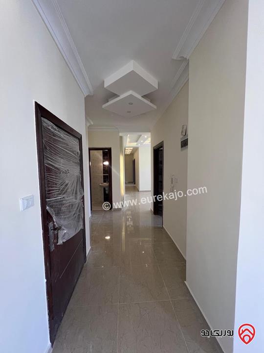 شقة فخمة طابق ثالث مساحة 160م للبيع في عمان - الجبيهة / حي المنصور