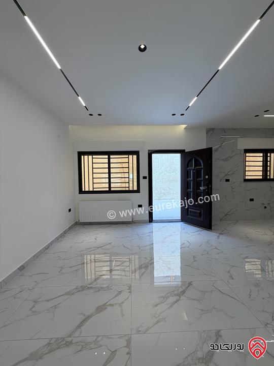 شقة شبه ارضي مساحة 160م مع ترس وحديقة 100م للبيع في عمان - البنيات 