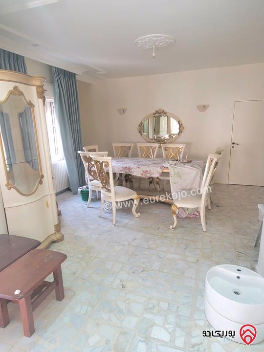 شقة طابقية مساحة 290م للبيع في عمان - الرابية 