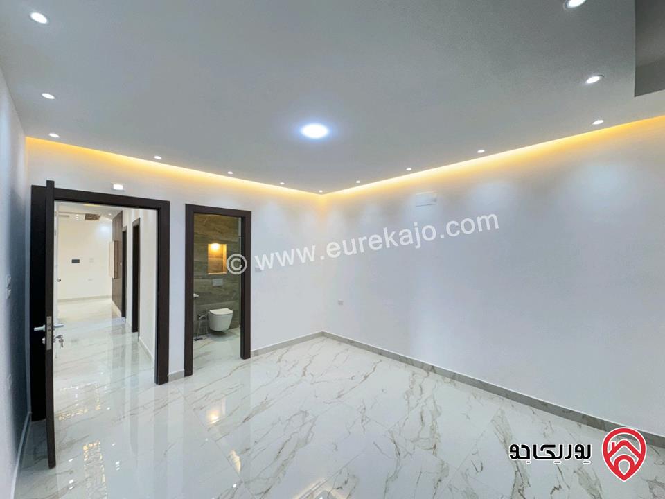 شقة بتشطيبات سوبر ديلوكس طابق أخير مع روف مساحة 175م للبيع في عمان - شفا بدران 