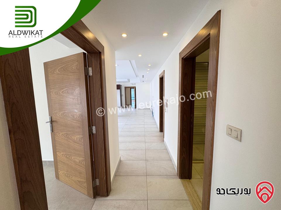 شقة للبيع او للايجار في عمان - عبدون طابق اول مساحة البناء 230م موقع هاديء ومميز