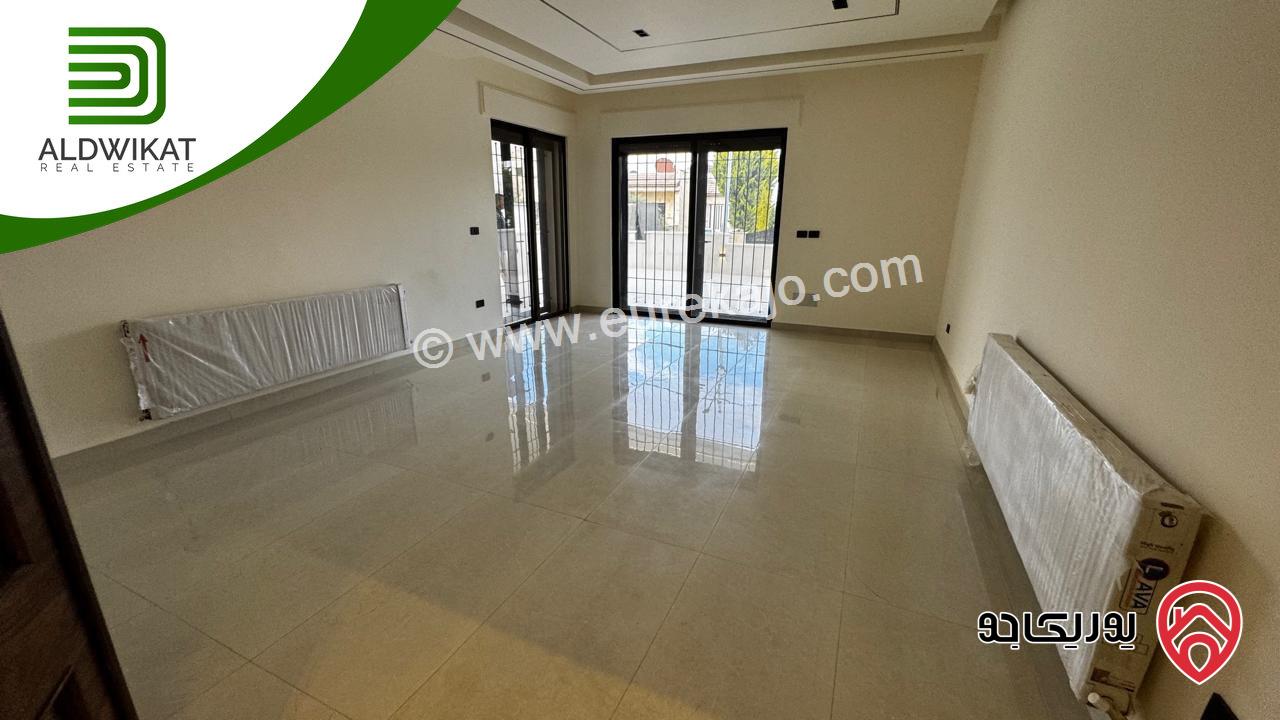 شقة ارضية للبيع في عمان - خلدا مساحة البناء 250 م والترس 80م موقع مميز واطلالة