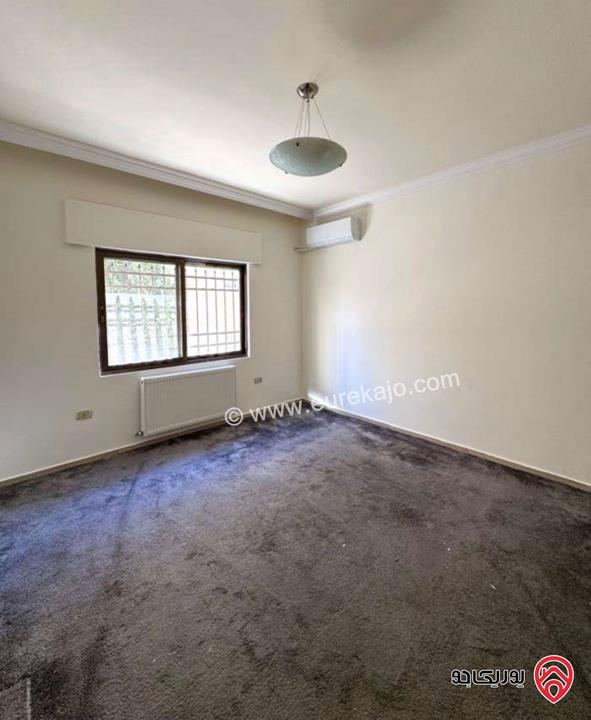 شقة أرضية مساحة 190م داخلي و 150م خارجي للايجار في عمان - خلدا