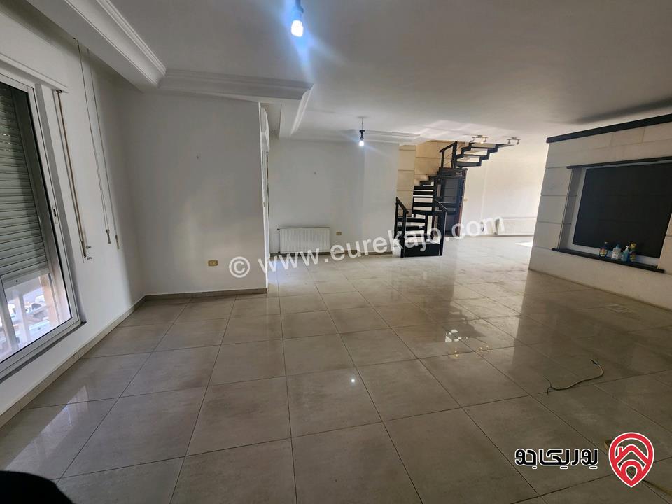 شقة مساحة 200م طابق ثالث للبيع في عمان - الشميساني 