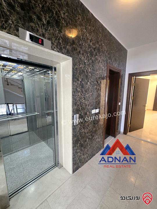 فيلا فخمة متلاصقة مساحة 650م على أرض 500م للايجار في عمان - عبدون