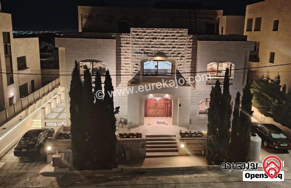 فيلا فاخرة مساحة 682م على أرض 511م للبيع في عمان - الجبيهة