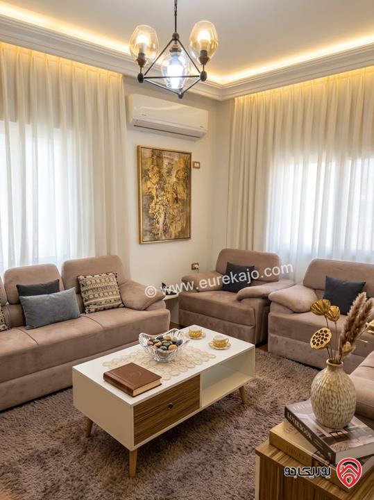 فيلا مساحة 385م على أرض 245م للبيع في الزرقاء - جبل طارق