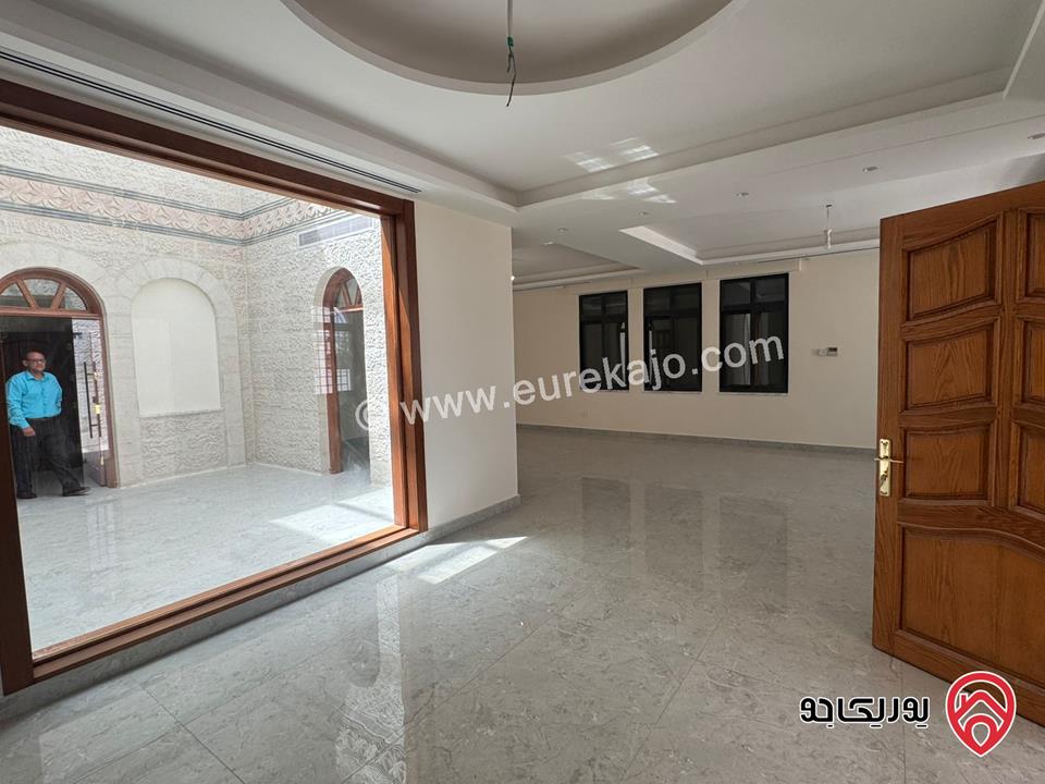 فيلا مستقلة للبيع في عمان - عبدون مساحة الارض 1350 م والبناء 1000م ، الحديقة 400م ، الترس 200م بالقرب من السفارة الامريكية موقع مميز 