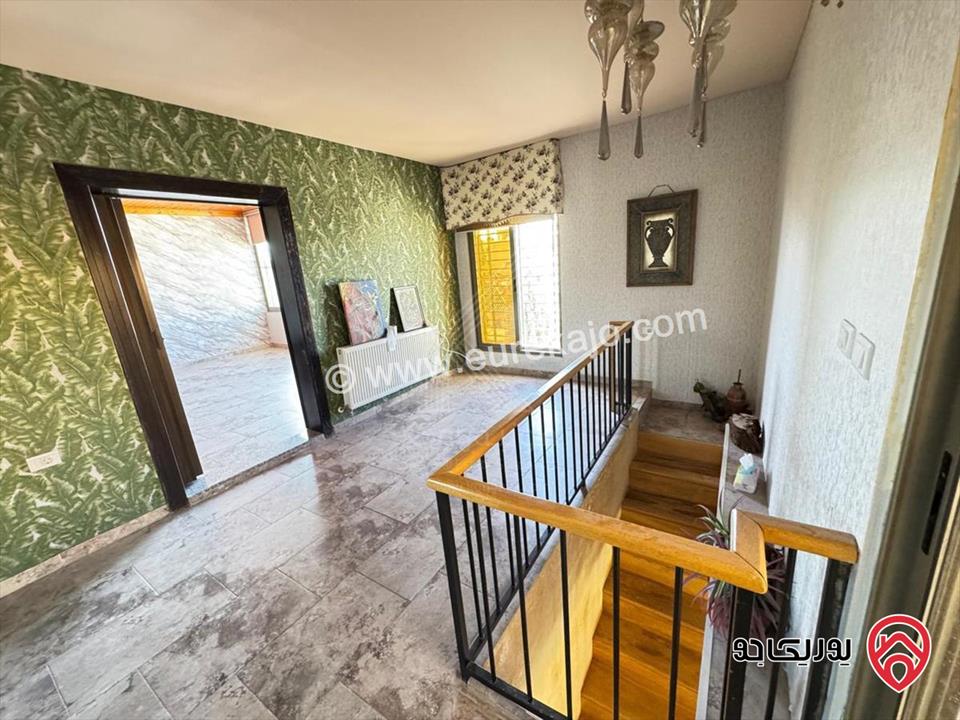 شقة مميزة طابق ثالث دوبلكس مساحة 250م للبيع في عمان - رجم عميش مع اطلالة جميلة