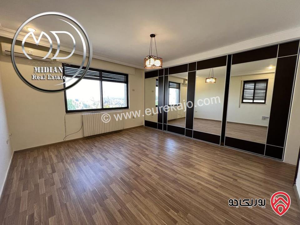 شقة طابقية فارغة للايجار في عمان - جبل عمان مساحة 320م طابق ثاني اطلالة جميلة تشطيبات سوبر ديلوكس