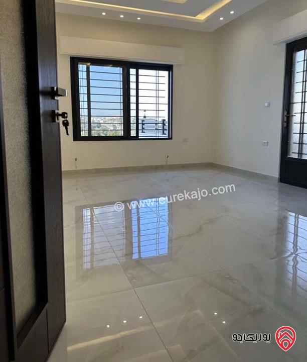 شقة طابق ارضي معلق مساحة 150م مع ترس 40م للايجار في عمان - البنيات 