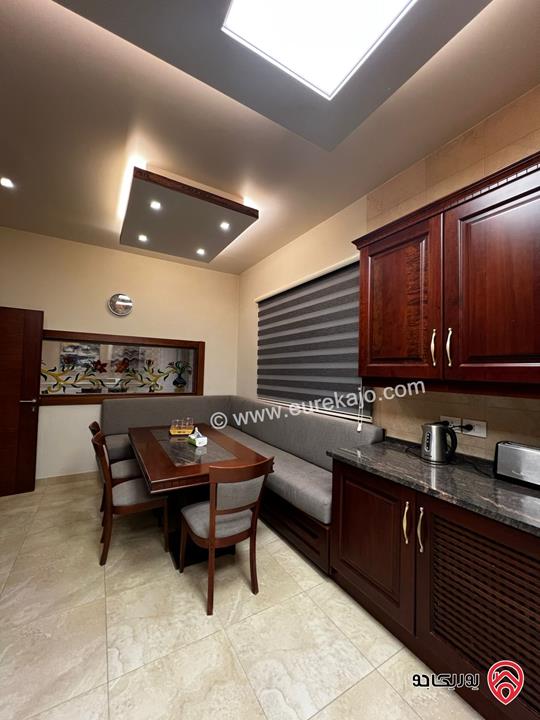 شقة فاخرة مفروشة أرضية مساحة 150م داخلي و 30م خارجي للإيجار في عمان - خلدا