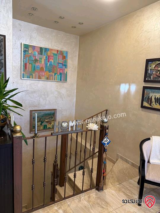 شقة طابق ثالث مساحة 174م + روف 150م للبيع في عمان - السابع 