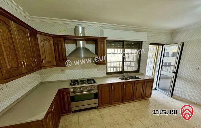 شقة مساحة 250م طابق أول للايجار في عمان - الصويفية قرب افينيو مول 