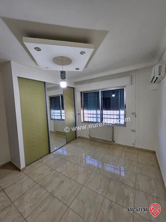 شقة طابق اول مساحة 220م مع روف 100م للايجار في عمان - الرابية